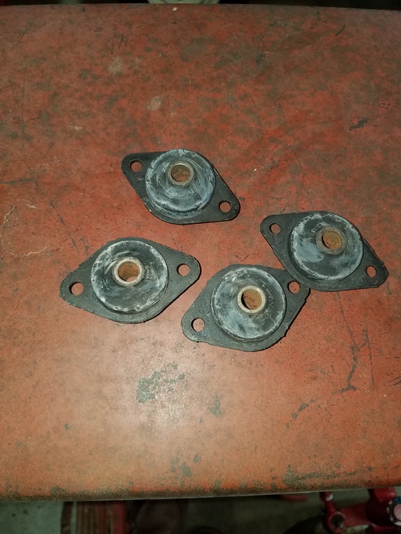 NOS rubber engine mounts 108309 Wheel Horse Sold Archive RedSquare