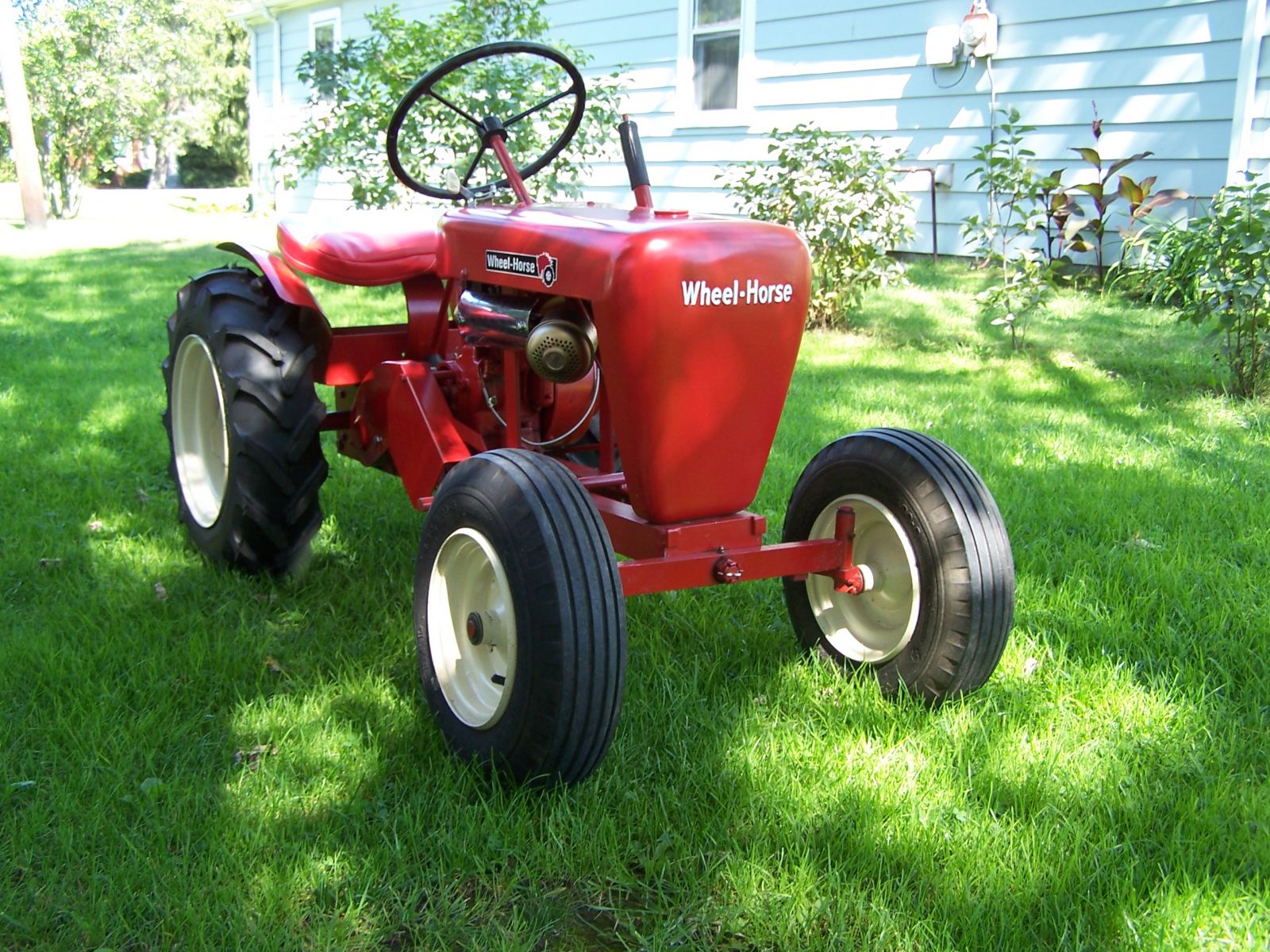 Трактор лошадка. Wheel Horse gt16 4x4 Garden tractor. 1958 Wheel Horse RJ-58. Wheel Horse rj35 tractor manual. Минитрактор Wheel Horse 418 - a 4*4.