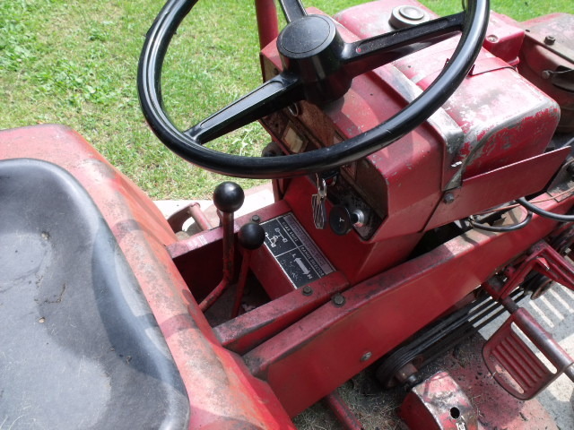 2050_1231julylawnmower0006.JPG