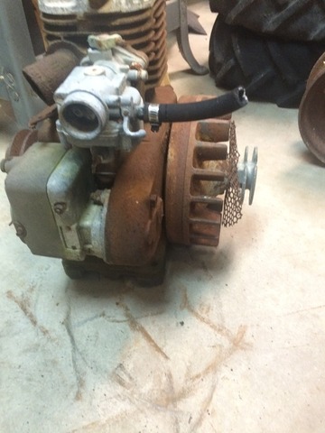 engine_rear_carb_side.thumb.JPG.d2cce59a