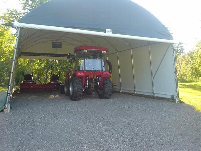 Tractors_etc_in_garage_first_time_3.thum