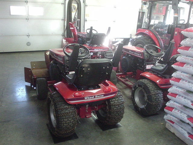 56533c60ed9b5_Snowteamingaragereadytogo2