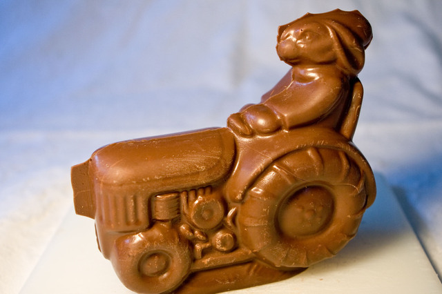 Bunny_on_tractor_018.thumb.jpg.6f7639b10