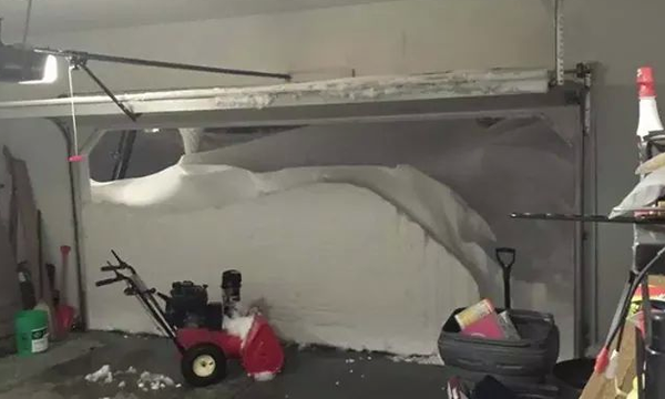 snow_garage_door.thumb.png.86db7859608b6