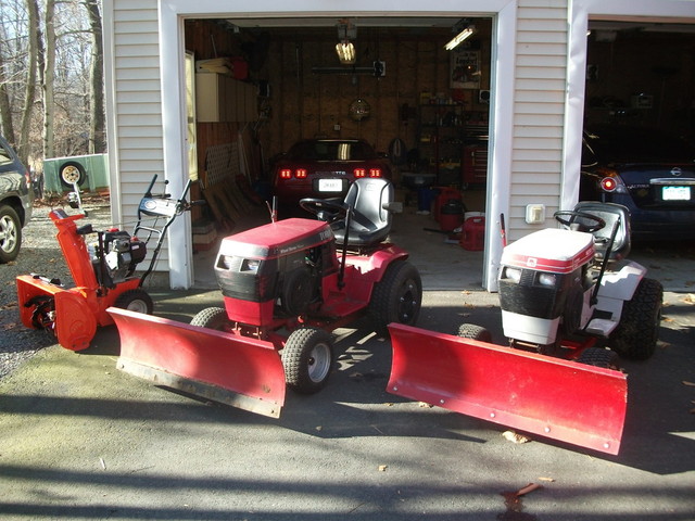 56637b135589f_2015-16PLOWTEAM001.thumb.J