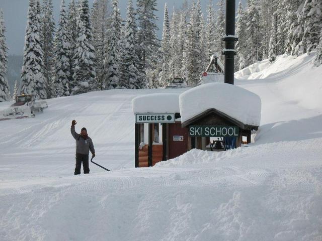 Deep powder ski school.jpg