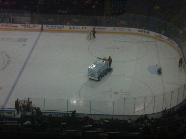 56769fc8a81c6_hockey003.thumb.JPG.5f64c3