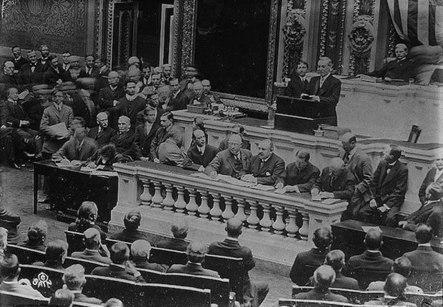 4-6-1917-Woodrow_Wilson_addressing_Congress_(LOC).jpg
