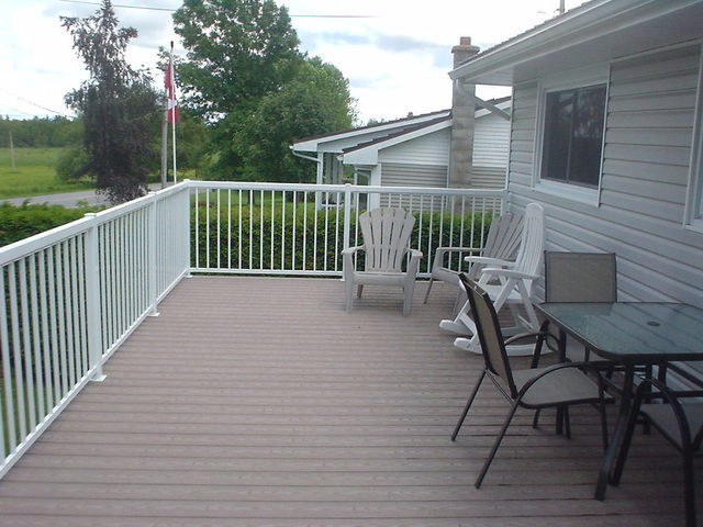 Front deck and railings complete 13.jpg