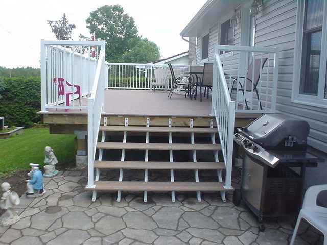 Front deck and railings complete 10.jpg
