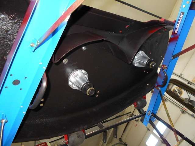 Underneath showing spindles 2.JPG