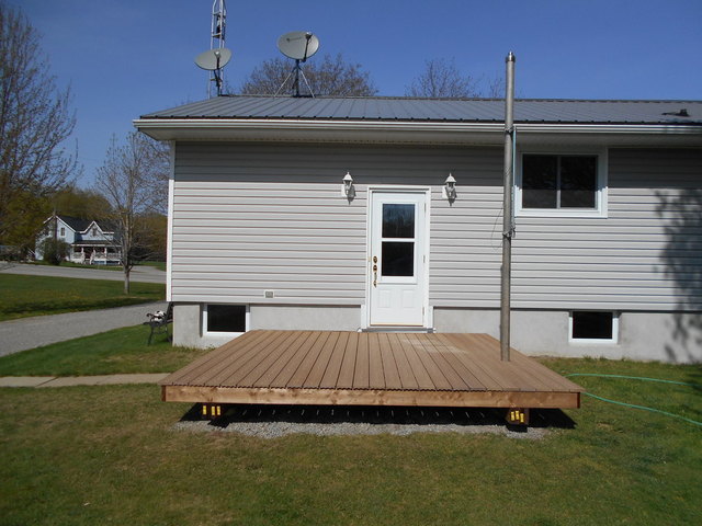 Back deck finished 5.JPG