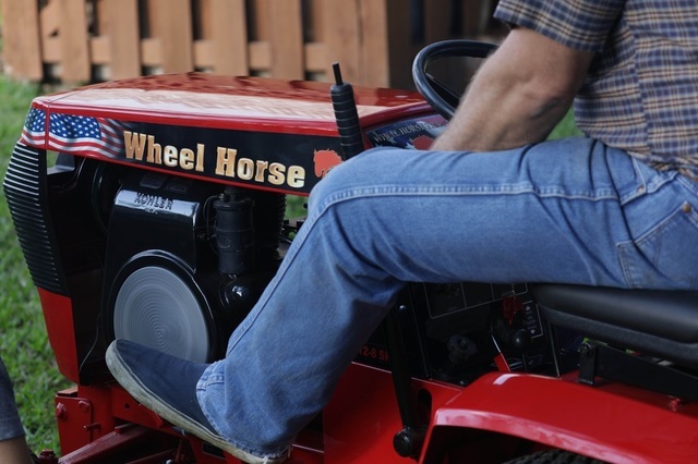 312-8 left side hood my leg.jpg (-2.6 MB).jpg