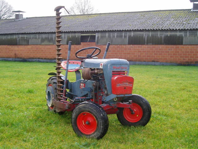 wheel horse 753 with sickle bar 004.JPG