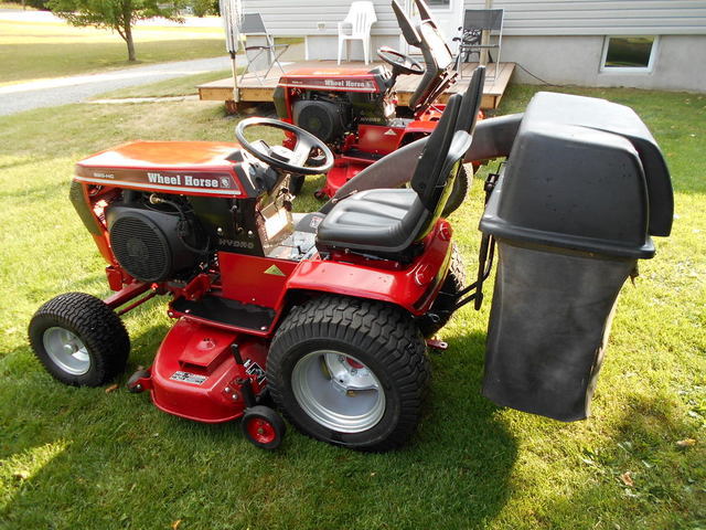 Wheel Horse 520HC with 48 deck and bagger 1.jpg