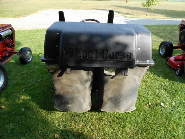 Wheel Horse 520HC with 48 deck and bagger 2.jpg