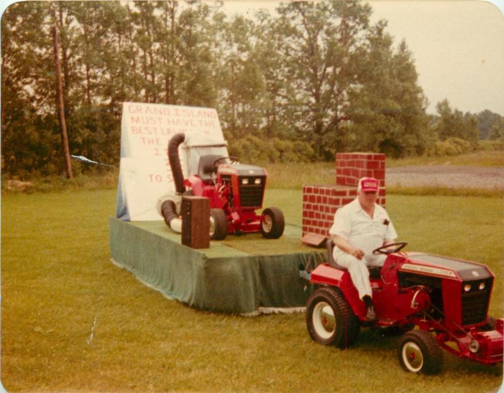 Best Lawns Float 005.jpg