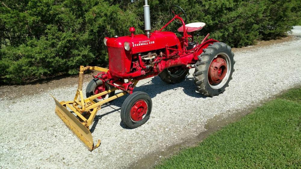 Farmall Cub 1.jpg