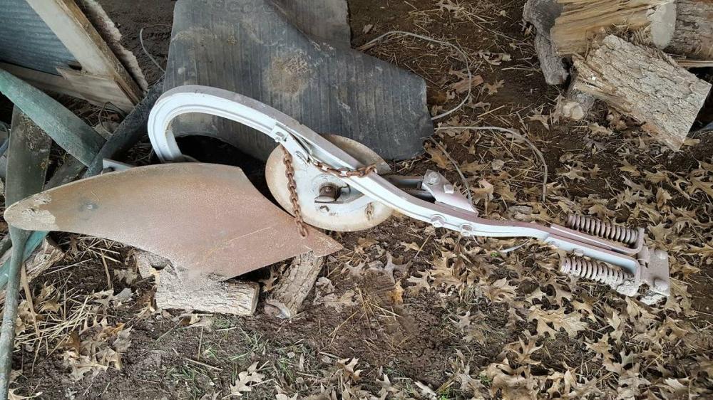 farmall cub plow.jpg