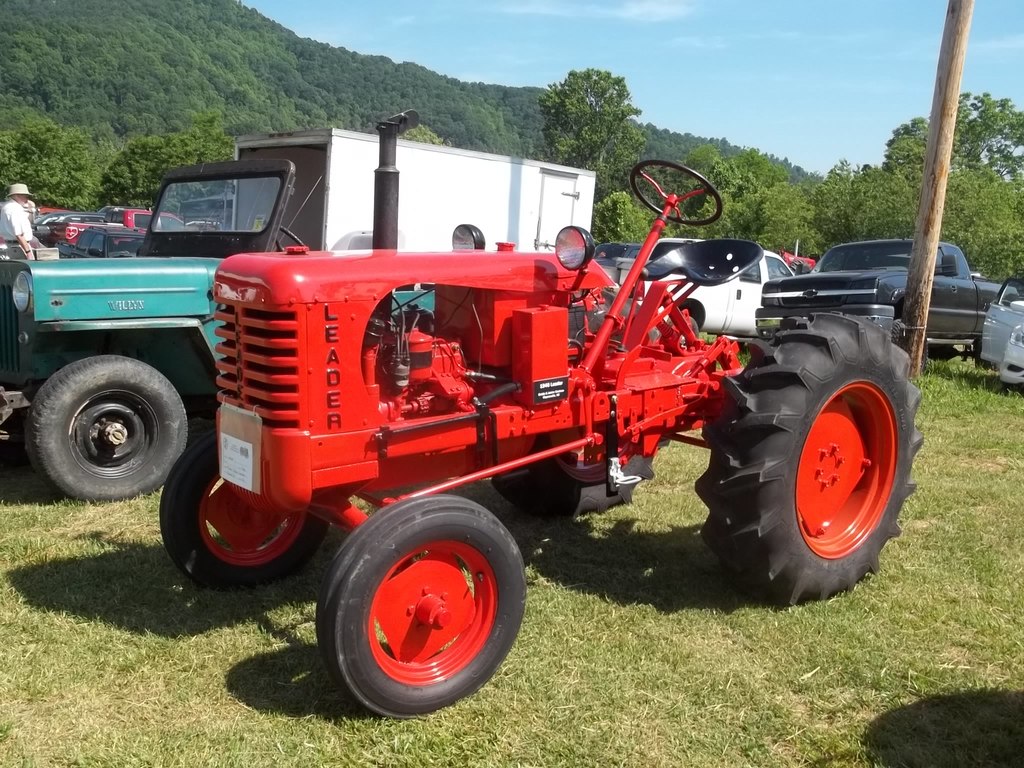 5933195bc45e9_tractorshowoldsmokey032.JPG.c7446312b5da7172b2a7828dbea8e354.JPG