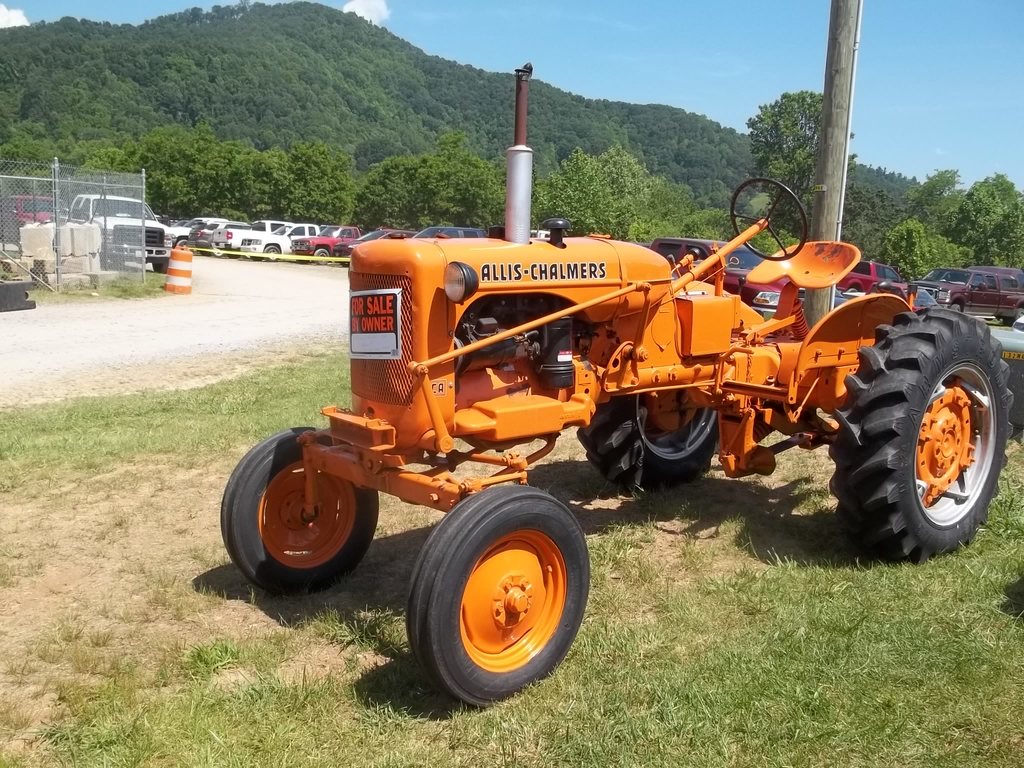 5933199599b39_tractorshowoldsmokey040.JPG.7004ff3b3ce74a316102fad6f477d413.JPG
