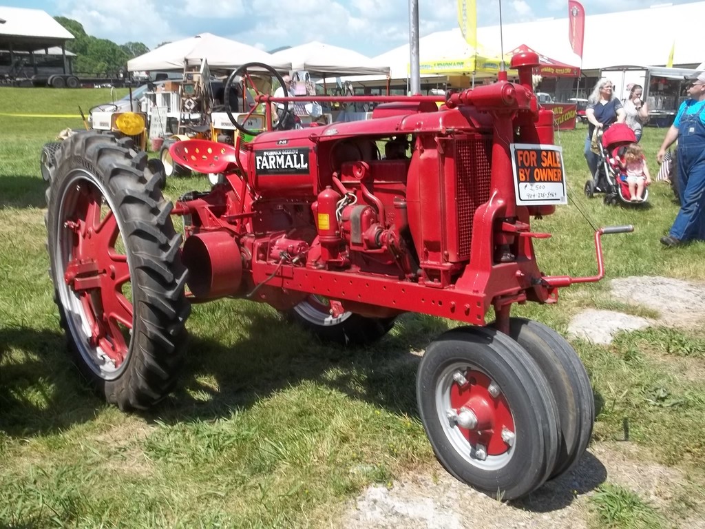 593319b7e4e75_tractorshowoldsmokey047.JPG.2852940811dae58c1faf171aa031ba5c.JPG