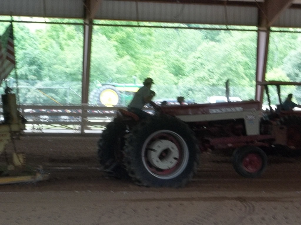 59331a6a64a00_tractorshowoldsmokey065.JPG.88aba59742ffeb6d1c8b436d93f3857c.JPG