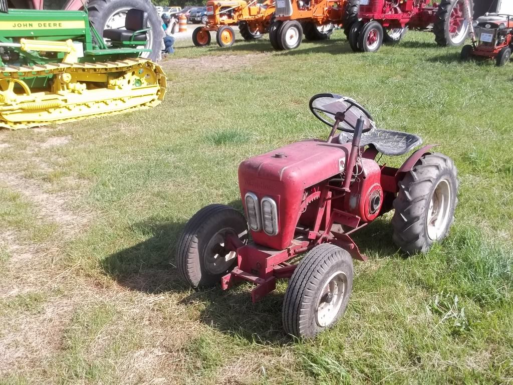 59331cbb890b3_tractorshowoldsmokey007.JPG.3aaf316699a459ce20640d1fba956856.JPG