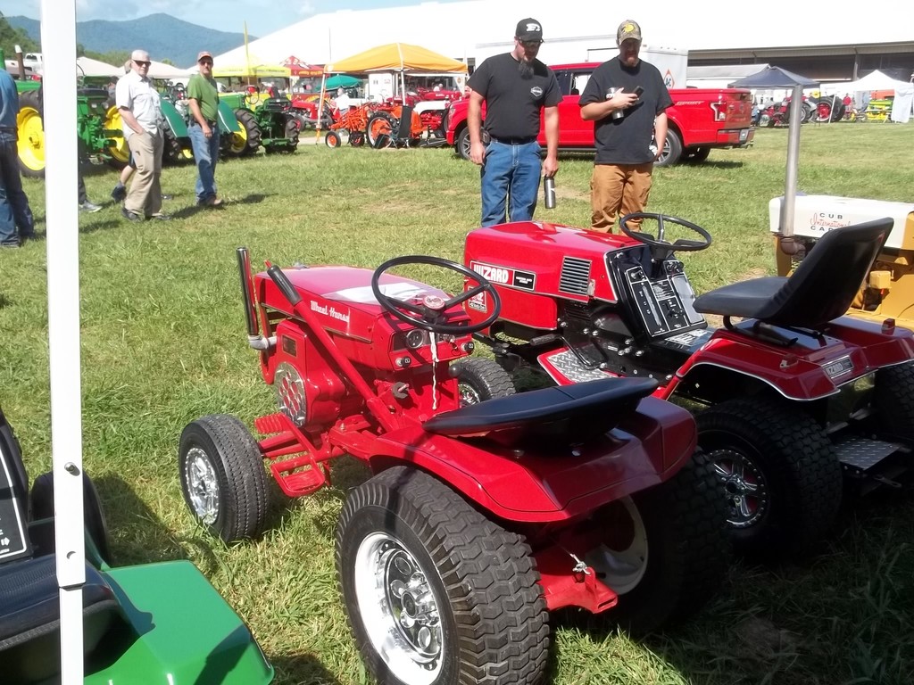 59331d85d8f26_tractorshowoldsmokey018.JPG.e214b251f027a182cb6f9dca8220d475.JPG