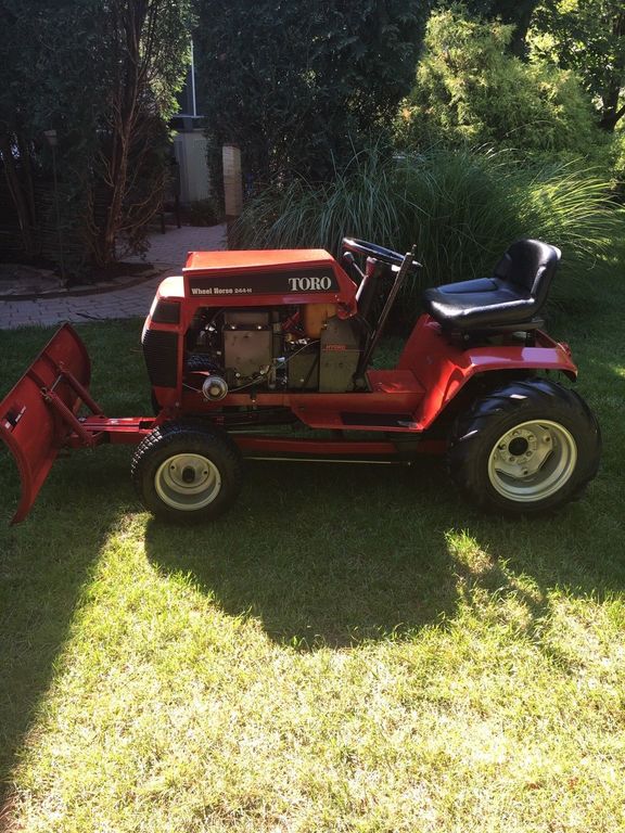 244H With Front Blade And 19 5 B S Engine Wheel Horse