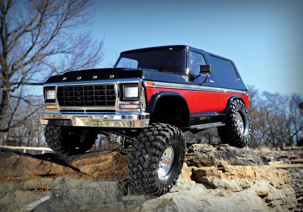 Bronco-Action-10.jpg.c42f222e5210aaccd90e32fdfcddf6a4.jpg