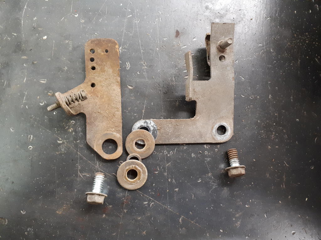 5b8404e56ea0f_Onanthrottlelinkage3.jpg.44280cad2621bef52d486e7cc619b77a.jpg