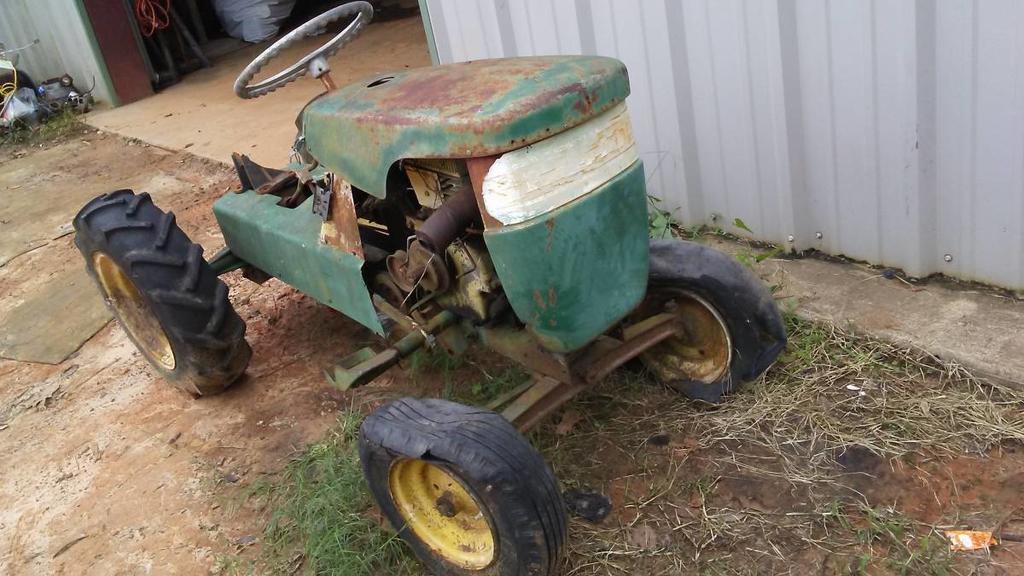 1250905234_oldgardentractor1.jpg.17b5d798d1a4268592be781d58e22c0f.jpg