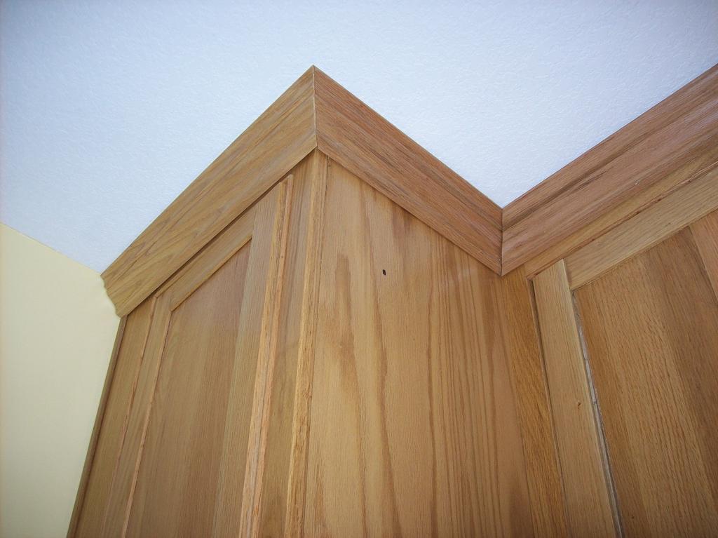 1017775782_crownmolding001.JPG.be310a960d69aee8472753b70cbb6bf5.JPG