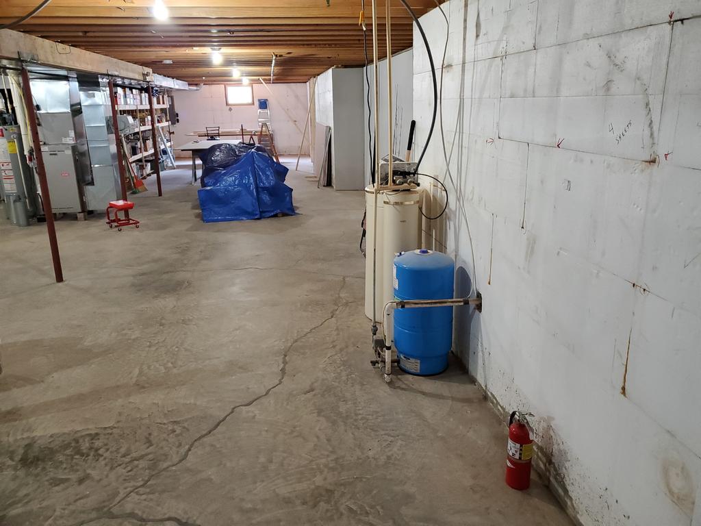 913047435_Basement2.jpg.d595fd0aa7ef348a5306dfdf1a8243ac.jpg