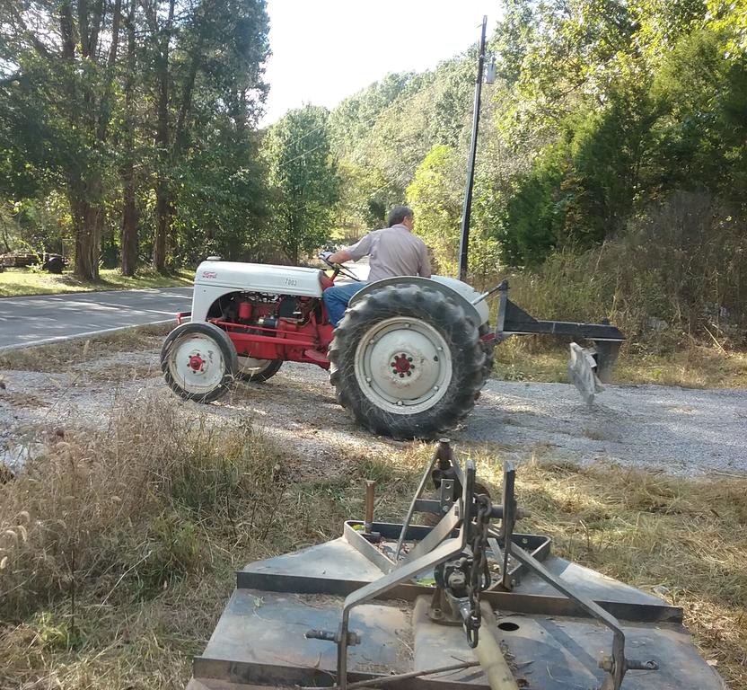 tractor.jpg.af4fb04a2be817e4cc7aabc11c6be5af.jpg
