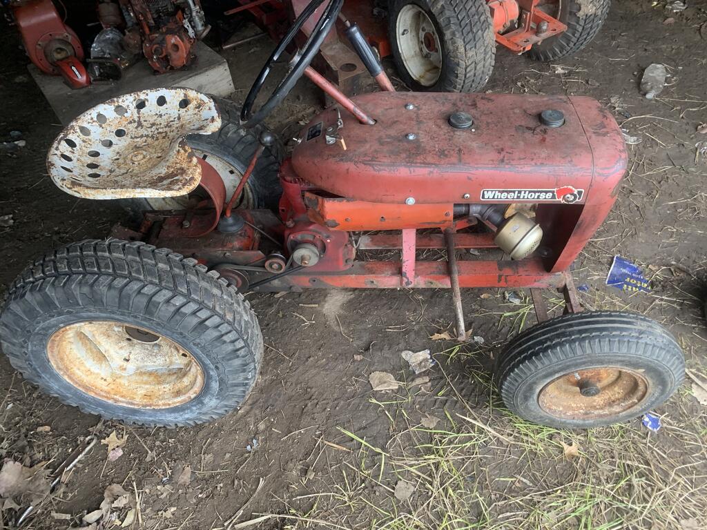 Just curious has anyone ever had two gas tanks Wheel Horse Tractors
