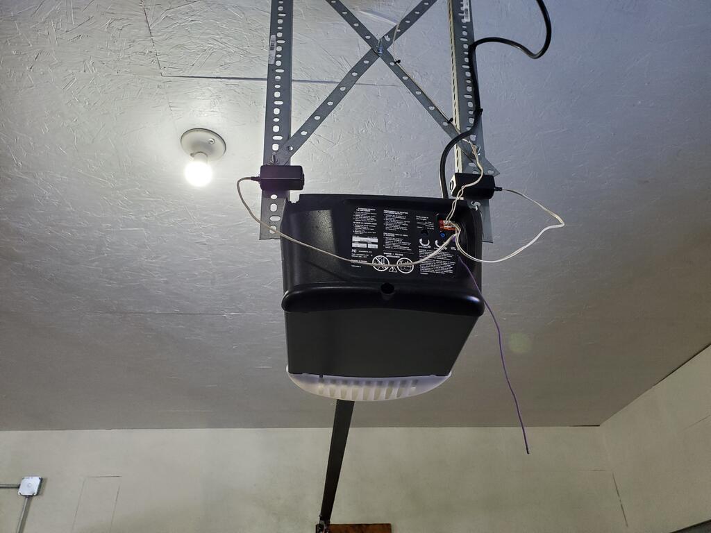 1282974265_Garagedoorsensors.jpg.6aa4d3cdef0196db226485e852253d85.jpg