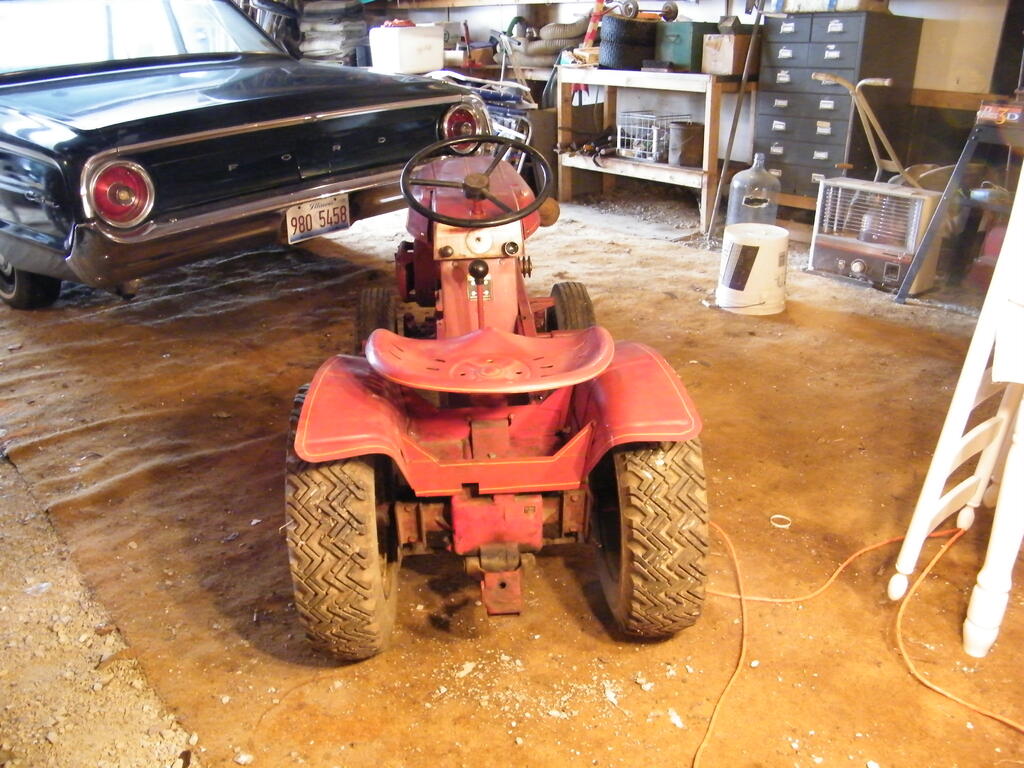 2008_0126whtractorsjan090004.JPG
