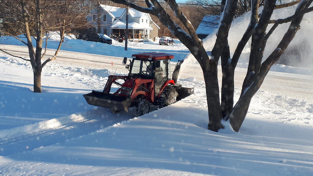 1828572917_SnowblowJan1820221.jpg.a94412bb261fecdbf6179e8281796a6b.jpg