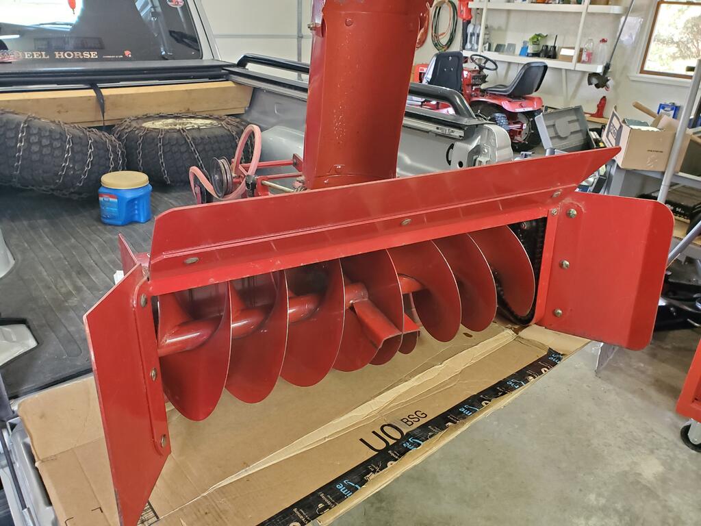 1815334852_Snowblower5.jpg.e74f97bac922cc262f418fbccfd6897e.jpg