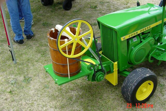 218829992_43293IcecreammakerJohnDeere110.jpg.a338c8ade243bdda9b498b869072d8d2.jpg