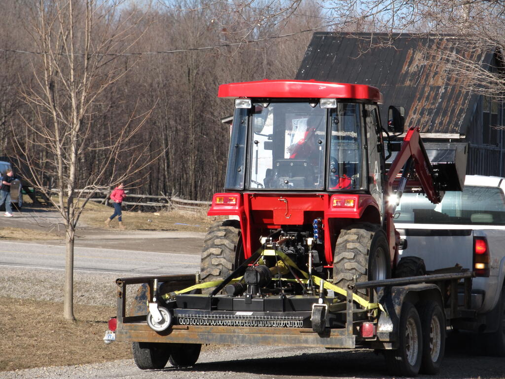 1228383099_Tractorjustdelivered11.JPG.16f164ee4134e77ca22f2bc93936a6a0.JPG