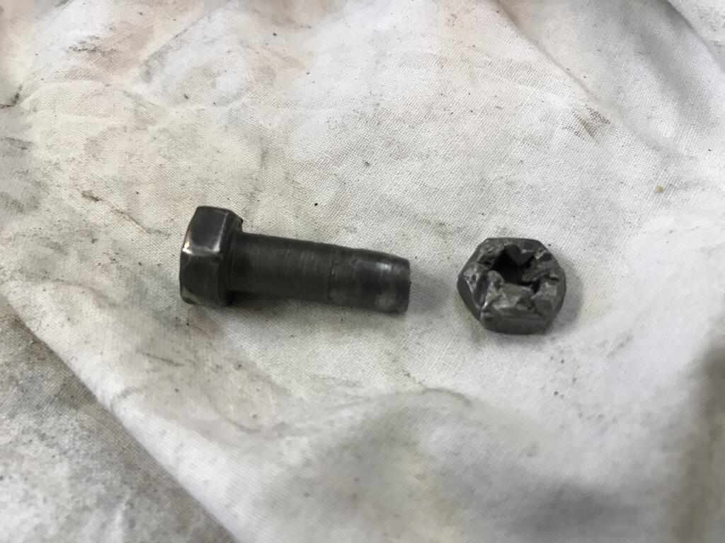 866194866_brokendiffboltandnut.JPG.806bd894fc3f3d022194088ddaceec72.JPG