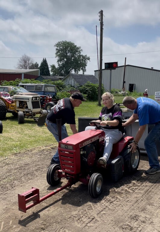 Wheel horse pulling tractor clearance