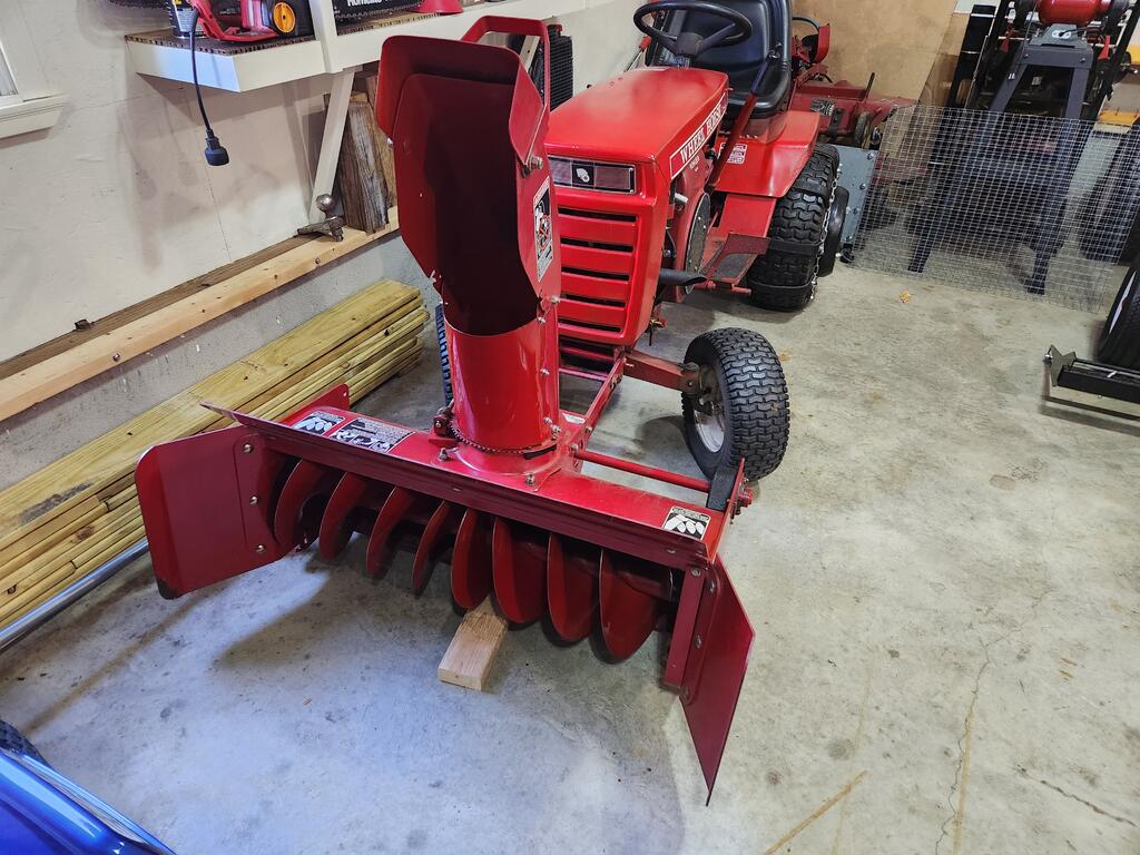 189564773_SnowblowerChute.jpg.330a6a07f919b472aae43f85583f7354.jpg
