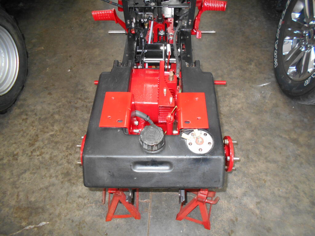 947605323_Fueltankcleanedupandinstalled.JPG.a1818fa45042194cba1aaa51cd547bbc.JPG