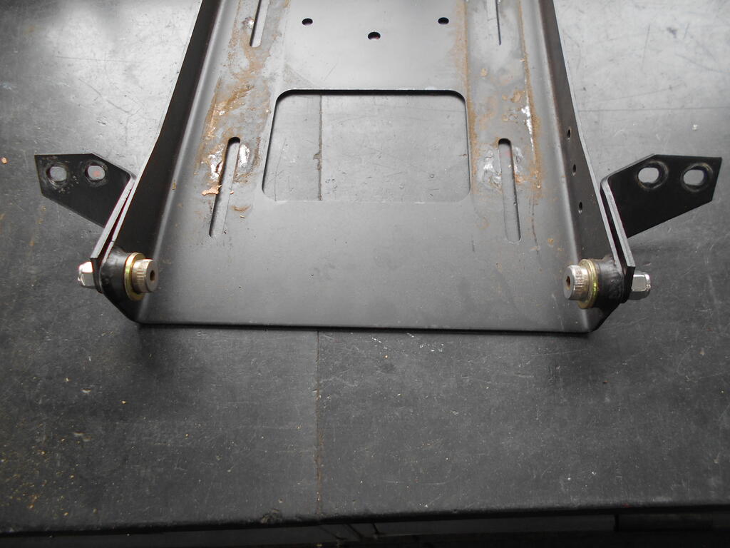 1645643788_Seatpivotplateandbracketasfound3.JPG.cc8d50ce1a93c97389b0eb46409aec9a.JPG
