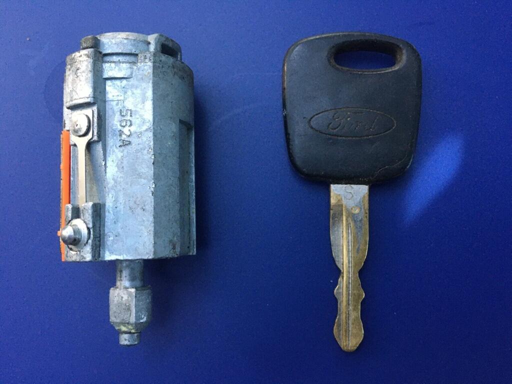 521410108_fordkeyswitch.jpg.154a5b8c4158e2e4cadea0160eae8fcf.jpg