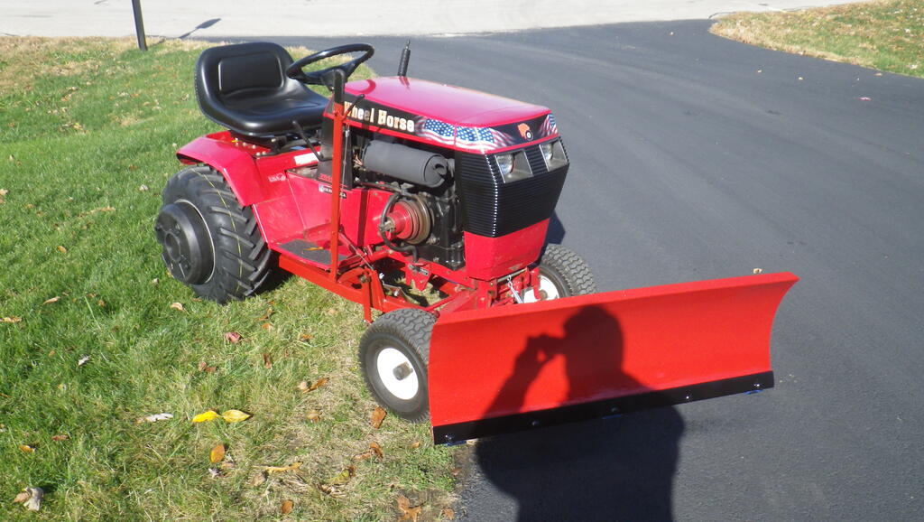 1480917126_wheelhorsewithsnowplow2.JPG.e7a03e0924632a458666b0712ec691de.JPG